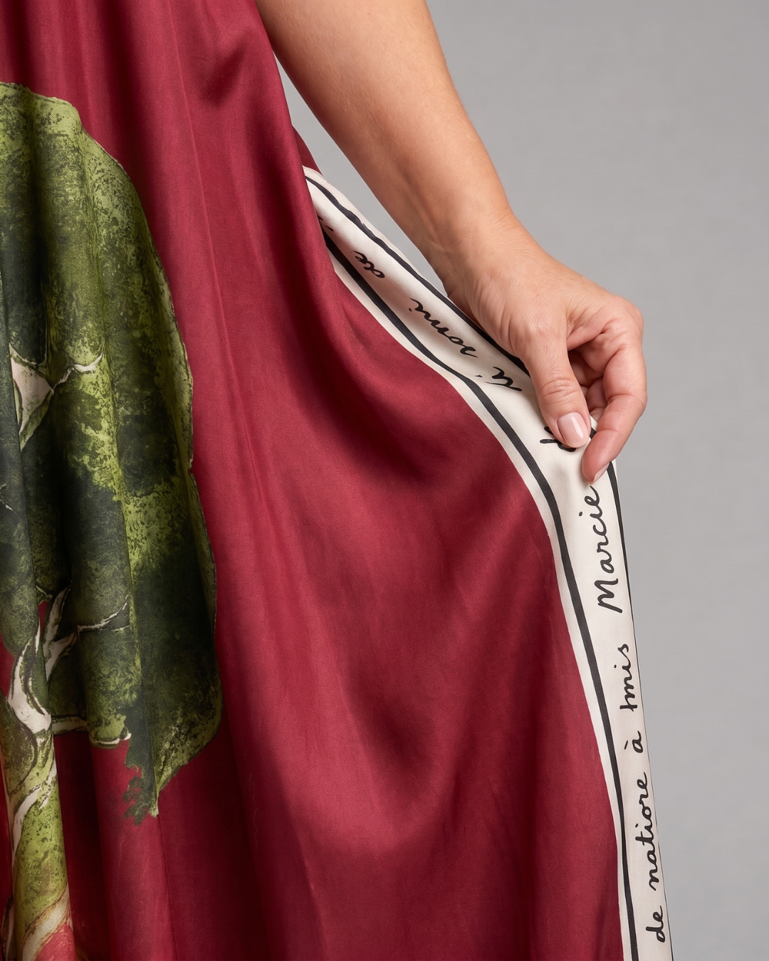 Caslyn | Scenic Print Sleeveless Flowing Midi Dress