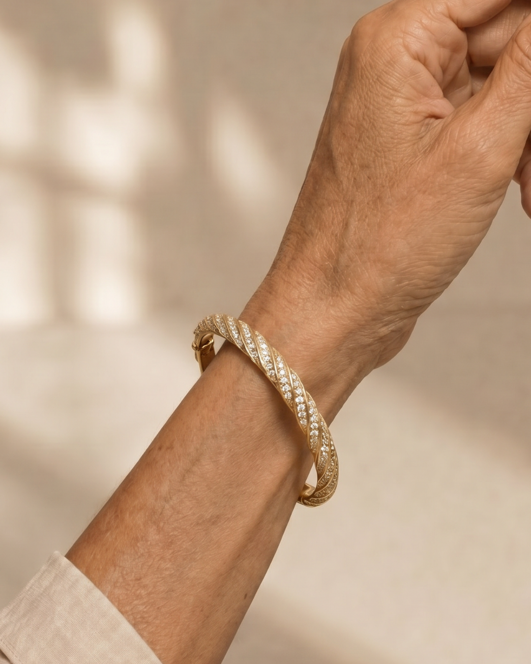 Vidarina | Twisted Crystal Inlay Slim Bangle