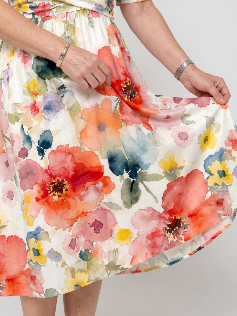 Linnlyn | Floral Print Short Sleeve V Neck Midi Dress