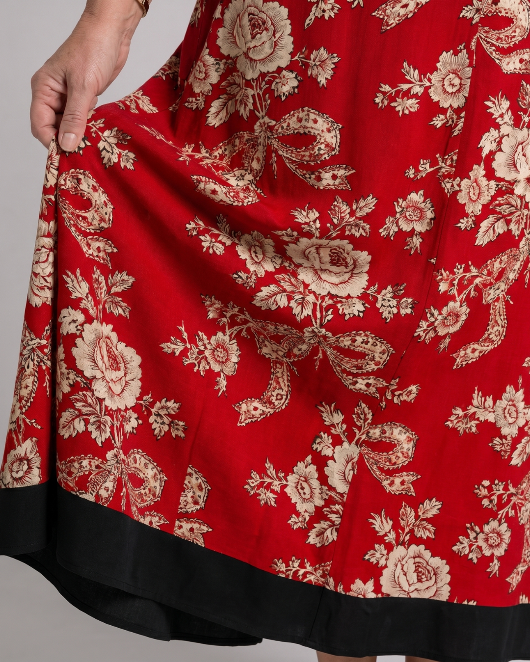 Velette | Vintage Floral V Neck Relaxed Midi Dress