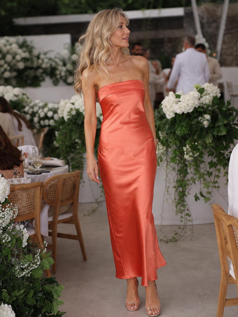 Celthea | Strapless Fitted Silhouette Midi Dress
